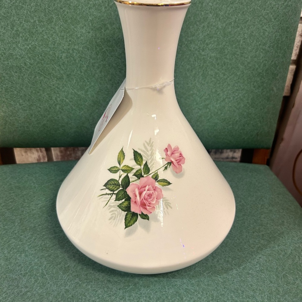 Home Decor Wedgwood Hathaway knock off vase - Picture 1 of 5